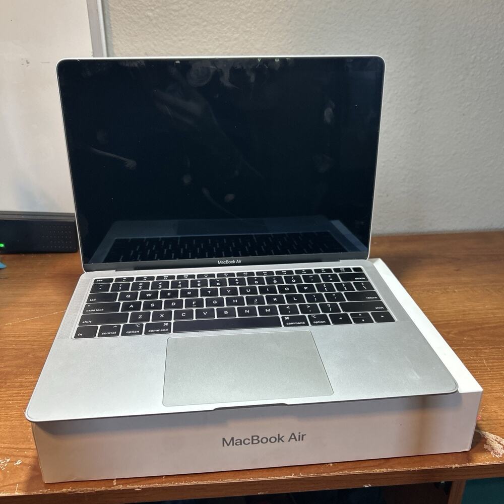 Apple MacBook Air 13" (2018) – A1932 – i5 / 8GB / 128GB – Broken Screen